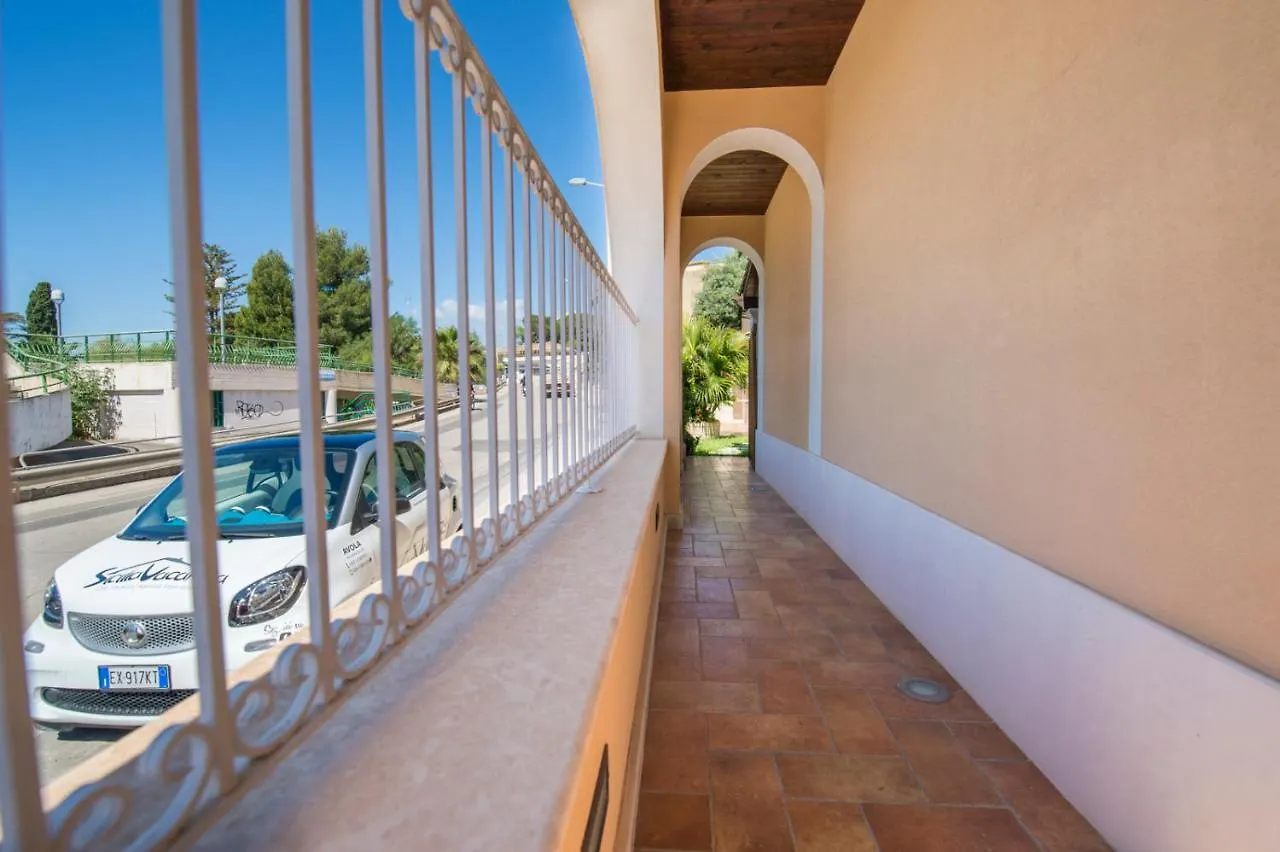 Villa Sajonara Elvira Fontane Bianche Italy